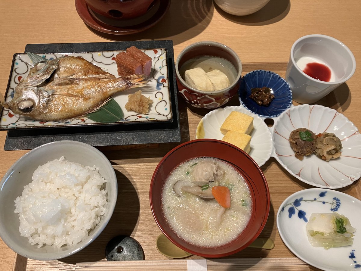 MRT_yagi's tweet photo. こんにちは😀

先日の島根県（一部鳥取県）旅行の続きです✈️

2日目は、美肌の湯で有名な玉造温泉の
界 玉造に泊まりました♨️

地元のお酒の飲み比べのイベントに参加して、
普段は飲まない日本酒も美味しくいただきました🍶

食事も美味しく、大満足でした😋

　ヤギ

＃MRT株式会社
＃玉造温泉 https://t.co/6x5bU2O1mG