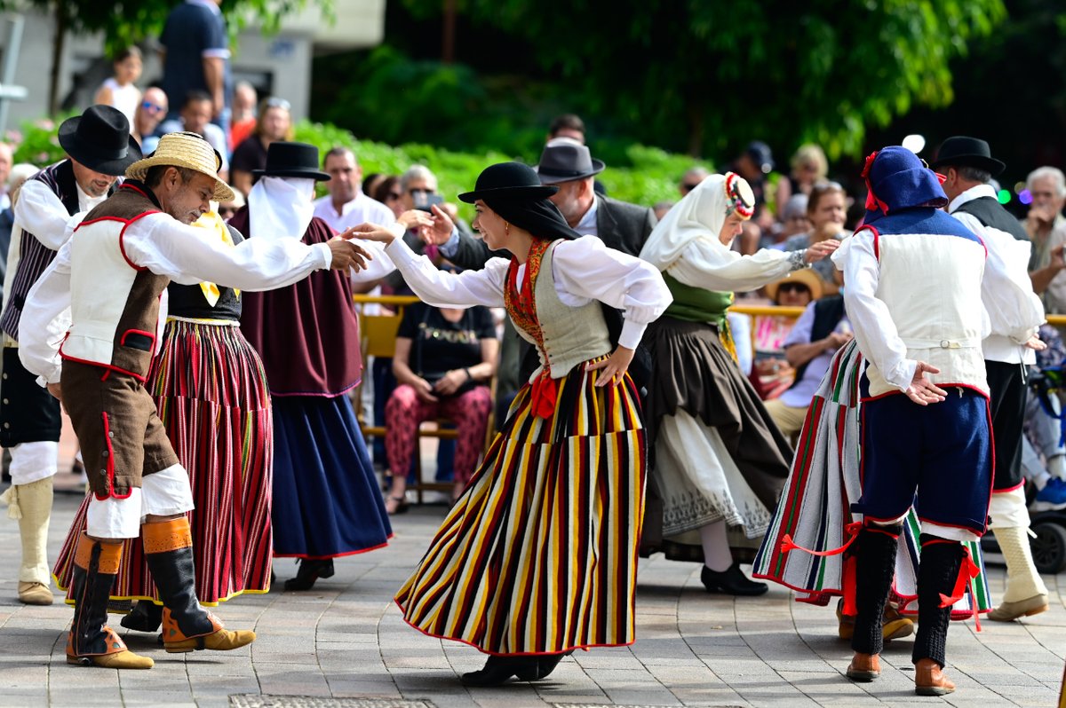 Los sábados y los domingos en Las Palmas de Gran Canaria se disfruta del folclore canario. El día 1 al son de A.F. Tajea y Torna, en la Plaza de España, y el día 2 al paso de A.F. San Cristóbal, en el Pueblo Canario; ambas a las 11:00. Acción cofinanciada por el @GranCanariaCab