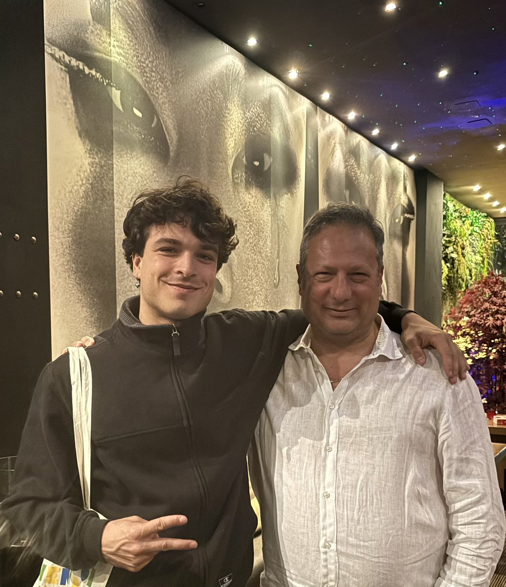 ROMASOMO's tweet image. Ieri sera al Somo Restaurant…
Leo Gassmann 🎤🎶🎥 @Leogassofficial 
Benvenuto!
•
  ☎️ +39 06 5882060
📲 APP Somo Restaurant 
•
•
•
#somo #somorestaurant #roma #rome #ristoranteroma #trastevere #romacentro #cucinafusion #sushi #spettacolo #moda #calcio #music #cinema  #vip