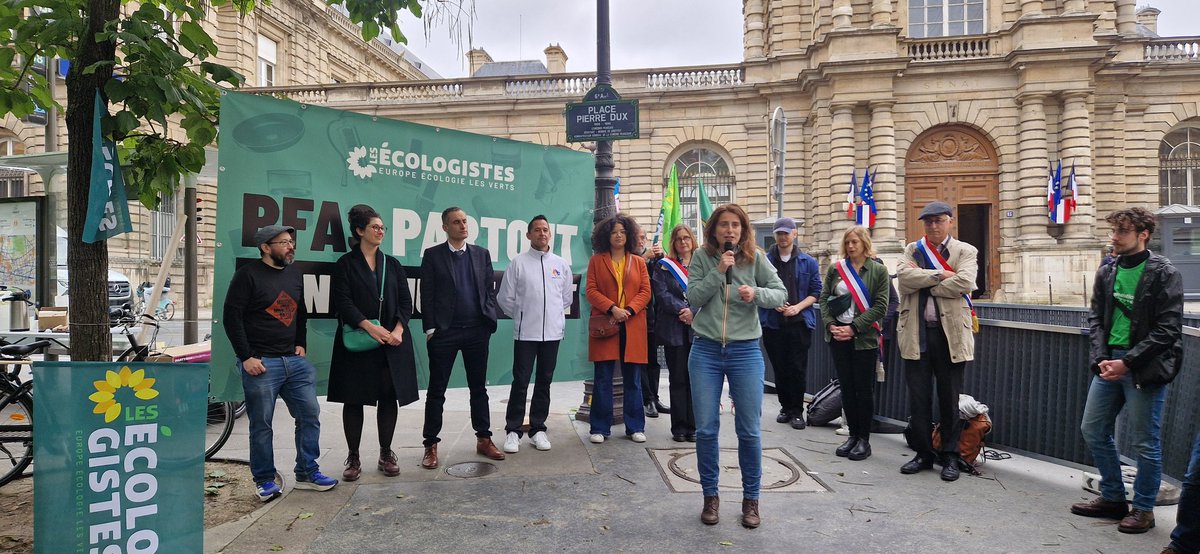 Mobilisation #STOPPFAS avec associations, parlementaires, citoyens et @EELV ce matin devant le Sénat, où la proposition va être votée. Le Sénat a la responsabilité d'envoyer un message fort et de faire de la France le premier pays de l'Union Européenne à interdire les #PFAS.