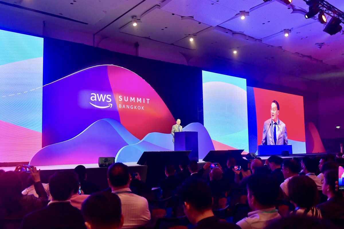 #นายกฯเศรษฐา ปาฐกถาในงาน AWS SUMMIT BANGKOK ว่า เชื่อมั่นไทยมีศักยภาพ ทักษะ และองค์ความรู้ รองรับ Cloud Technology กระดูกสันหลังของระบบเทคโนโลยี ซึ่งขณะนี้อยู่ระยะแรก ของการผลักดัน “Cloud First Policy” ลดภาระเงินลงทุน เพื่อให้ภาคเอกชน ประชาชน ลดค่าใช้จ่าย ลดความยุ่งยาก