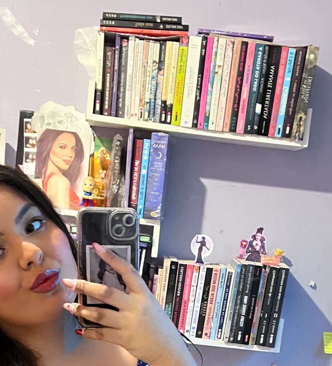 Eu cadelinha de literatura e essa puta querendo corrigir ortografia em rede social e usando BRIDGERTON ( amo bridgerton mas porra ) como se fosse Machado de Assis, Clarice, Cecília Meireles, sei la um Jorge Amado, sabe!? Depois que chama essa galera de fodido ainda ta errado