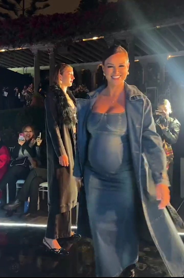 El Beby boy desfila desde la pancita de mamá todo un modelo 🤩🦒