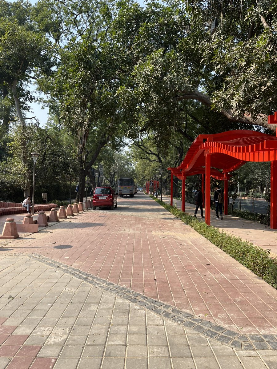 People Oriented Street Design 🚴♿️🚶‍♀️
Pedestrian Infrastructure around India Habitat Centre 
📍Lodhi Colony, New Delhi

#StreetsForAll #RoadDiet #MultimodalStreets #NonMotarisedTransport
#decarbonization ♻️🌏🌱