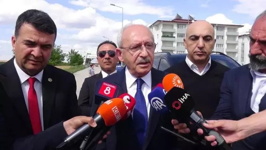 Kemal Kılıçdaroğlu, cezaevinde Selahattin Demirtaş'ı ve Selçuk Mızraklı’yı ziyaret etti: Türkiye, demokratikleşmediği sürece normalleşme olmaz …Keşke bunları daha önceden yapsaydın Piro. Sana olan inancımızı yerle yeksan ettin.
