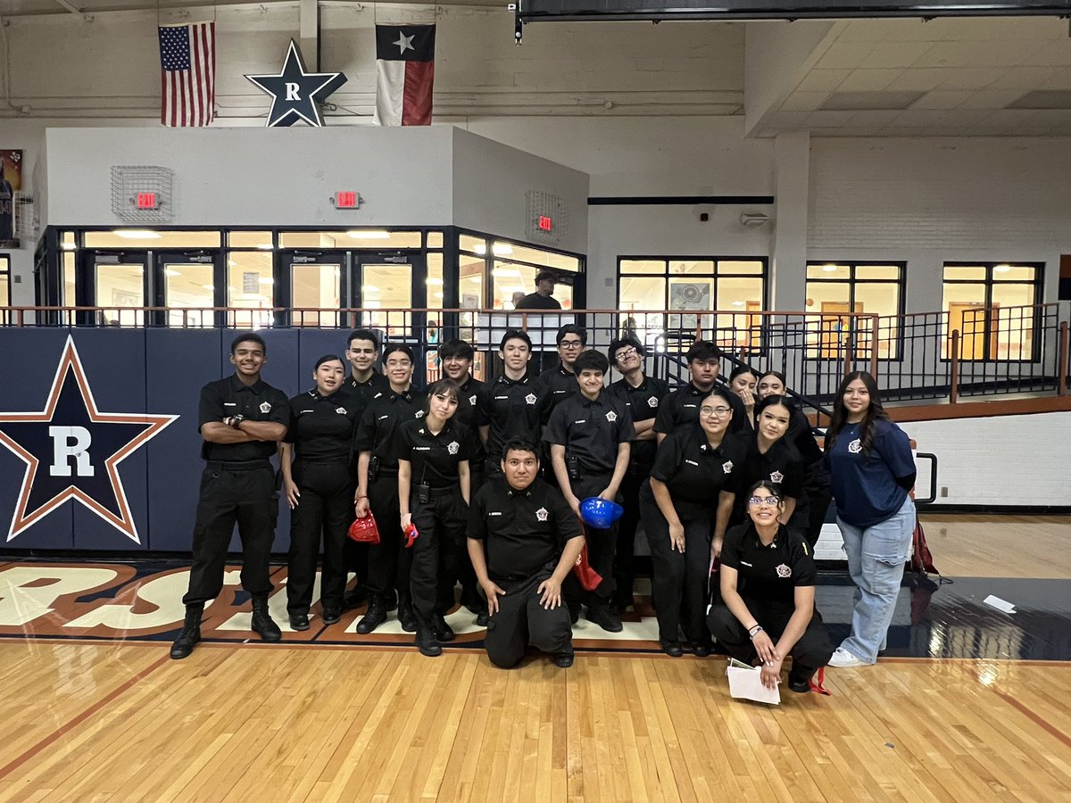 Ranger_StuCo's tweet photo. Our Stuco Co-Presidents collaborated w/Workforce Solutions Borderplex to host a job fair. Thanks to all the wonderful vendors who spoke to our Rangers today 🧡🤠 &amp; to our law enforcement team for their help!  Shout out to @CDeLaO_CTE for her leadership @Riverside_4ever @RHS_LAW https://t.co/wbwnw3PhAG