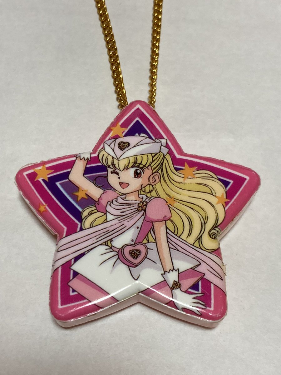 momosaori's tweet image. 食玩？のペンダントをゲット✨
裏のレバーを引くとくるくる回る〜。
ボタンは押すとストップ出来る。
よく分からないペンダント😅
りりか可愛いのだ☺️

#ナースエンジェルりりかSOS