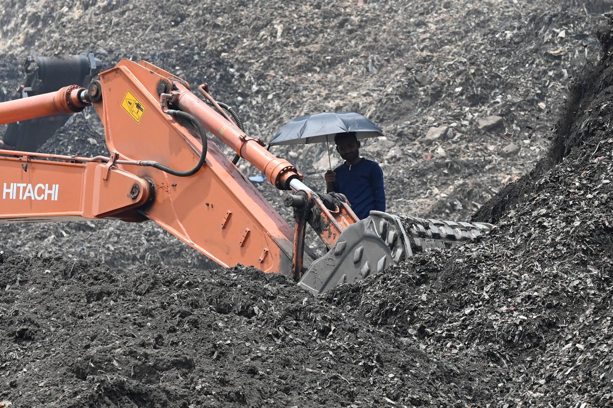 timesofindia's tweet photo. ‘No one cares if we live or die’ 

While most people are disgusted by the stench emanating from the landfills at #Delhi's Bhalswa, Okhla and Ghazipur and hope that the summer heat doesn't cause more fires, there are others who daily spend over 12 hours at these garbage heaps. 

These are the unsung heroes who work with the sun beating down on them to reduce the height of the waste mounds.

Read 🔗 https://t.co/SXkgW5PJjs
📸 @ANINDYAtimes