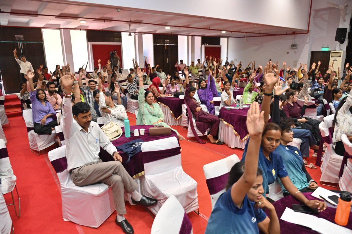Glimpses of the motivational session on 'Role of Spirituality for Peace of Mind' conducted by BK Vidhatri of Om Shanti Retreat Centre at Vishwa Yuva Kendra, New Delhi. Follow us @OMSHANTIRETREAT for more content! #spirituality #peace #omshanti #brahmakumaris #omshantiretreat