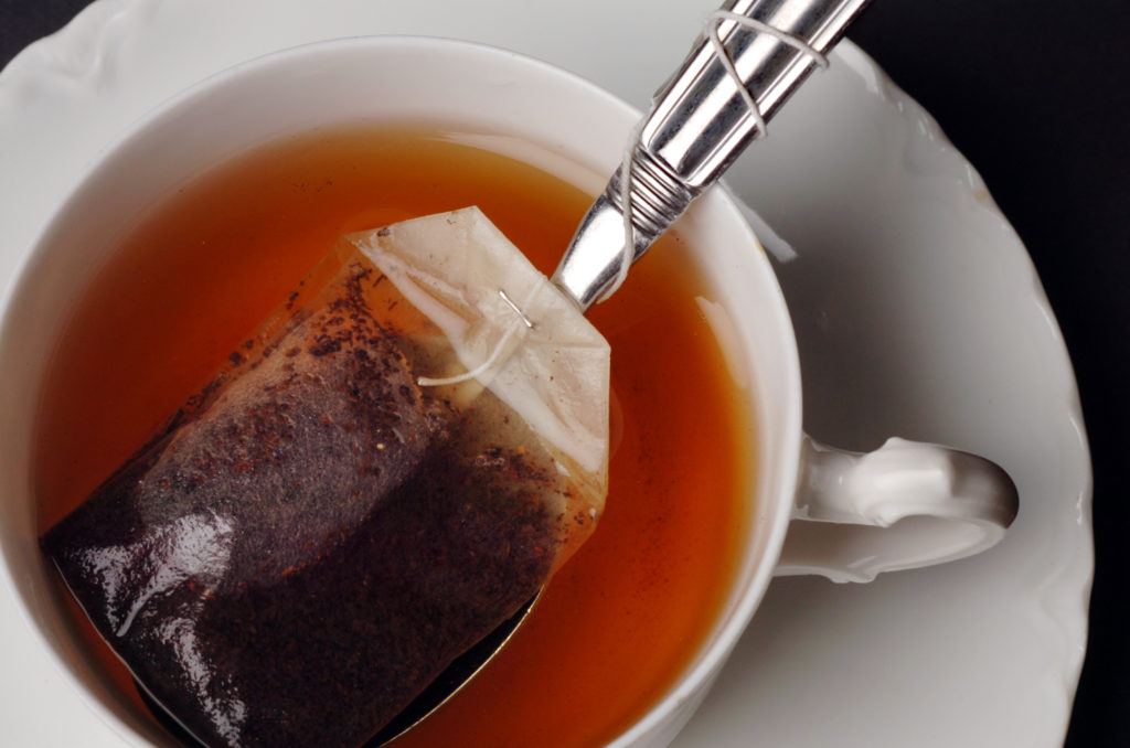 Don’t let them go to waste! There are many uses for those soaked tea bags and leaves around your house and garden. 😮 So, what can you do with leftover tea leaves and tea bags? Here’s a few ideas! LocalInfoForYou.com/151229/what-to…