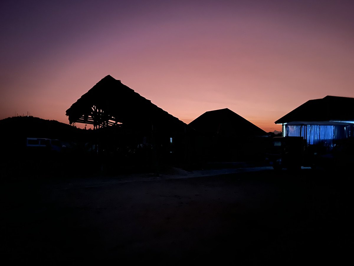 Sunrise...these beautiful pictures can be taken at morning hours. For accomodation at Pride Lands Safari Lodge, book with us via +255766244163 :+255774781171 or +255767781171. We are located at Doma, Morogoro adjacent to Mikumi National Park 
#adventuresinanewway