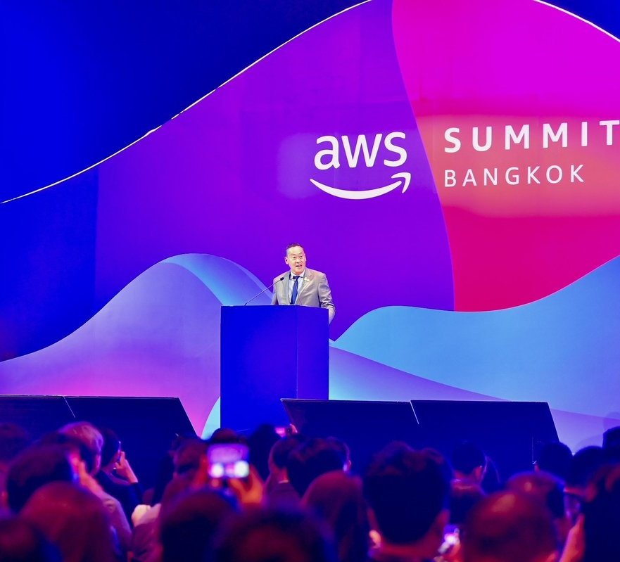 'นายก' เปิดงาน 'AWS Summit in Bangkok' ผลักดันการใช้เทคโนโลยี Cloud ในไทย อำนวยความสะดวกแก่ทุกภาคส่วนทั้งรัฐ เอกชน 

ยินดี AWS มีแผนลงทุนสร้าง Data Center ในไทย มูลค่ากว่า 190,000 ล้านบาท ภายในปี 2037 เชื่อหลังใช้ครอบคลุม ลดความยุ่งยากของระบบราชการไทย