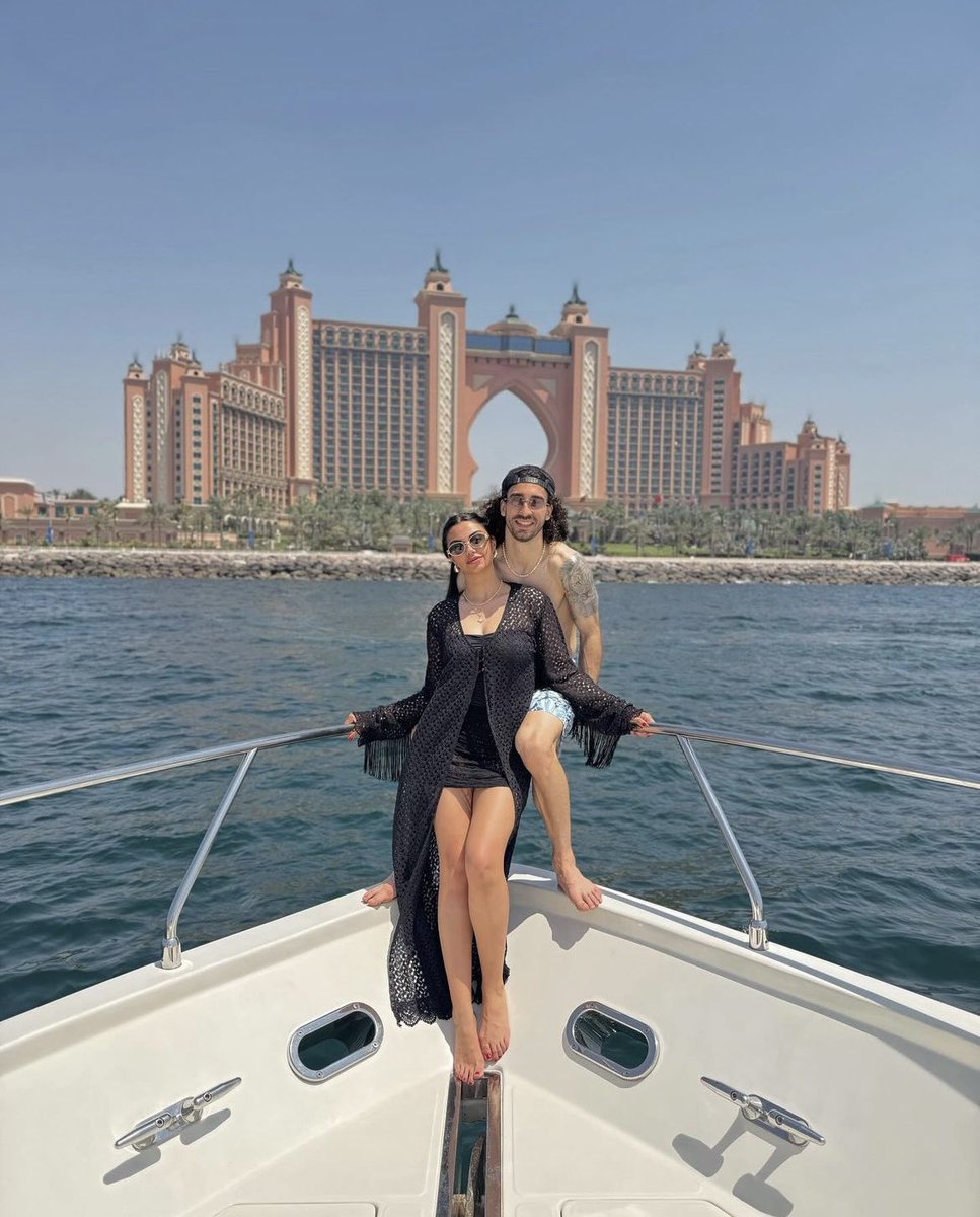 Marc Cucurella and his wife on holiday in Dubai ☀️🌴
