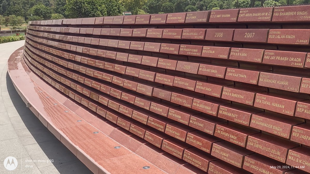 Amar Jyoti at national war memorial is such a powerful force in my life. Remembering all those soldiers who lost their lives for the country. One place everyone should visit.