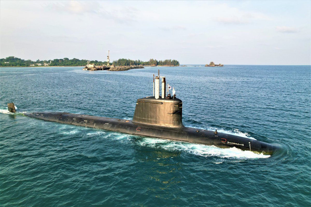 #TypicalThursday 𝙎𝙚𝙣𝙩𝙞𝙣𝙚𝙡𝙨 𝙤𝙛 𝙩𝙝𝙚 𝘿𝙚𝙚𝙥!! 'Rᵤₙ Sᵢₗₑₙₜ, Rᵤₙ Dₑₑₚ' #IndianNavy #submarine