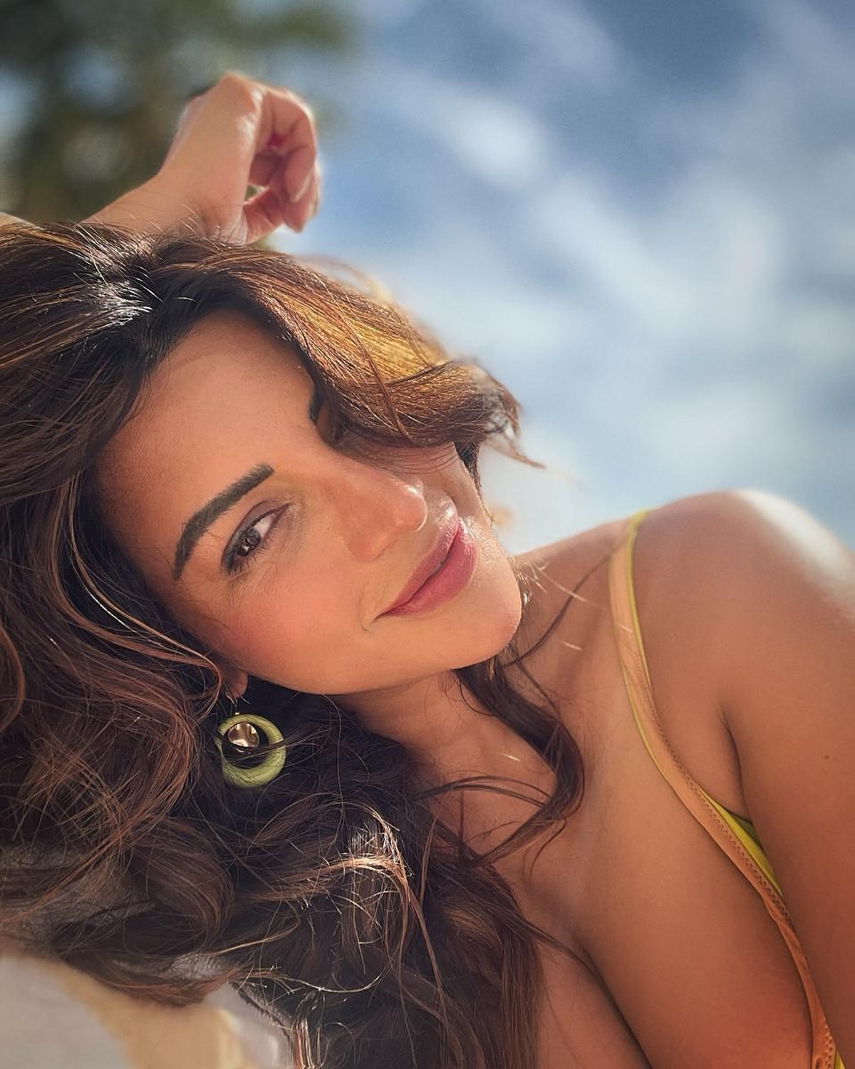 GOzYFY0bkAAWluf?format=jpg&name=large