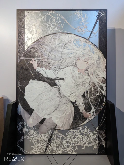 本日は、タイキ  作品から一作品をあらたにをご紹介します。元は特殊なUV印刷機を用いて凹凸ごとプリントアウトした絵画風の作品でしたが、中国の屏風・襖等に使われる素材(銀に塗装された木材)を使用し、中国の伝統工芸と掛け合わせたリミックス作品です。#SSSRearise 