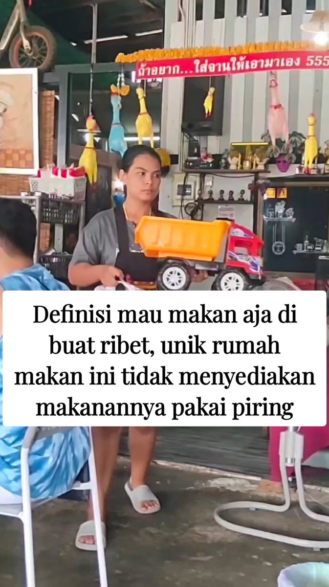 Hidup lagi capek-capeknya malah nemu rumah makan beginian. Bukannya mikirin menu malah mikir wadahnya 🤣

_ A thread