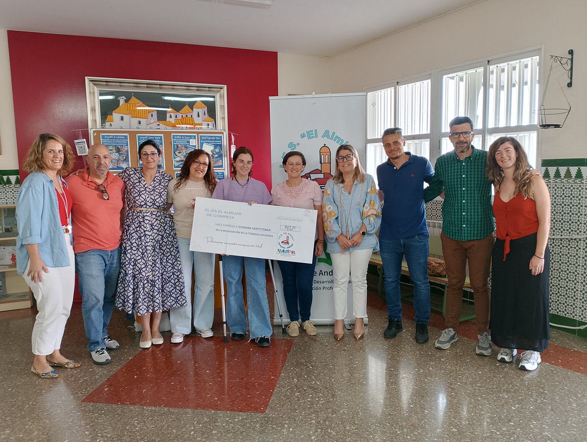 Realizado acto de entrega del dinero recaudado en la Tómbola solidaria para ayudar a la rehabilitación de Xiomara Santisteban, gracias a la colaboración de tod@s l@s que asistieron a la tómbola, y como siempre, del @ampa_el_almijar

¡Xiomara, te deseamos lo mejor!. Muchos besos