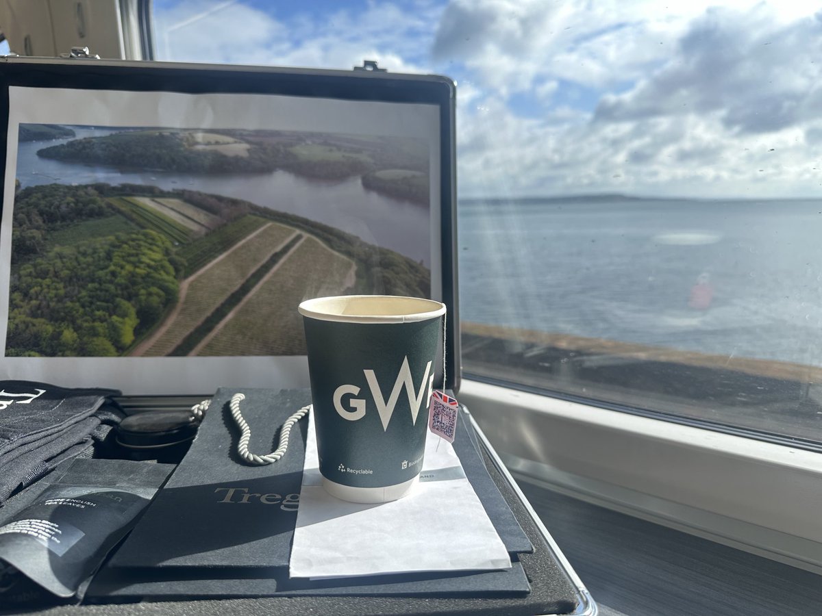 Tea on the train 🚊 by the sea.
+ Aerial view of the UK’s outdoor commercial tea gardens 🍃 no Polytunnels #plasticfree #tea 🇬🇧 ⁦@GWRHelp⁩ ⁦@GREATBritain⁩ ⁦@BBCFood⁩ ⁦@RoyalCornwall⁩ by the main ring.