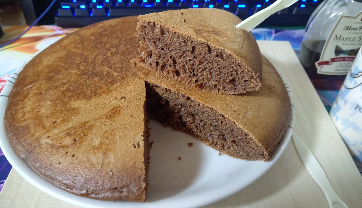 ココアパウダーをぶちこんだクソデカホットケーキ、中々の仕上がり