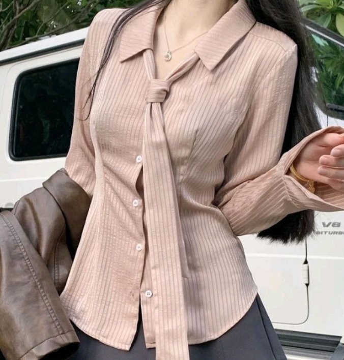 pingkymoon's tweet photo. kemeja press body kaya gini cantik bgttt, bikin badan keliatan slim, bisa buat kerja atau daily juga cakep https://t.co/GjjYiV6Yfu