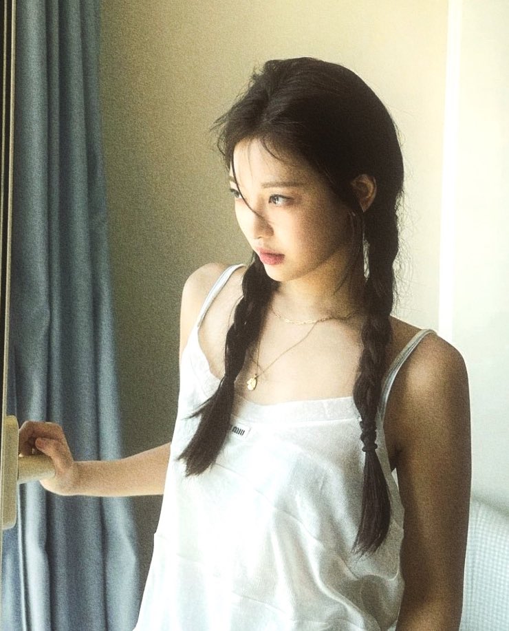 ningr's tweet photo. back on chapter number 0 ; the smell of peace, contented heart, and wind by the window. https://t.co/zb28YyvCv8