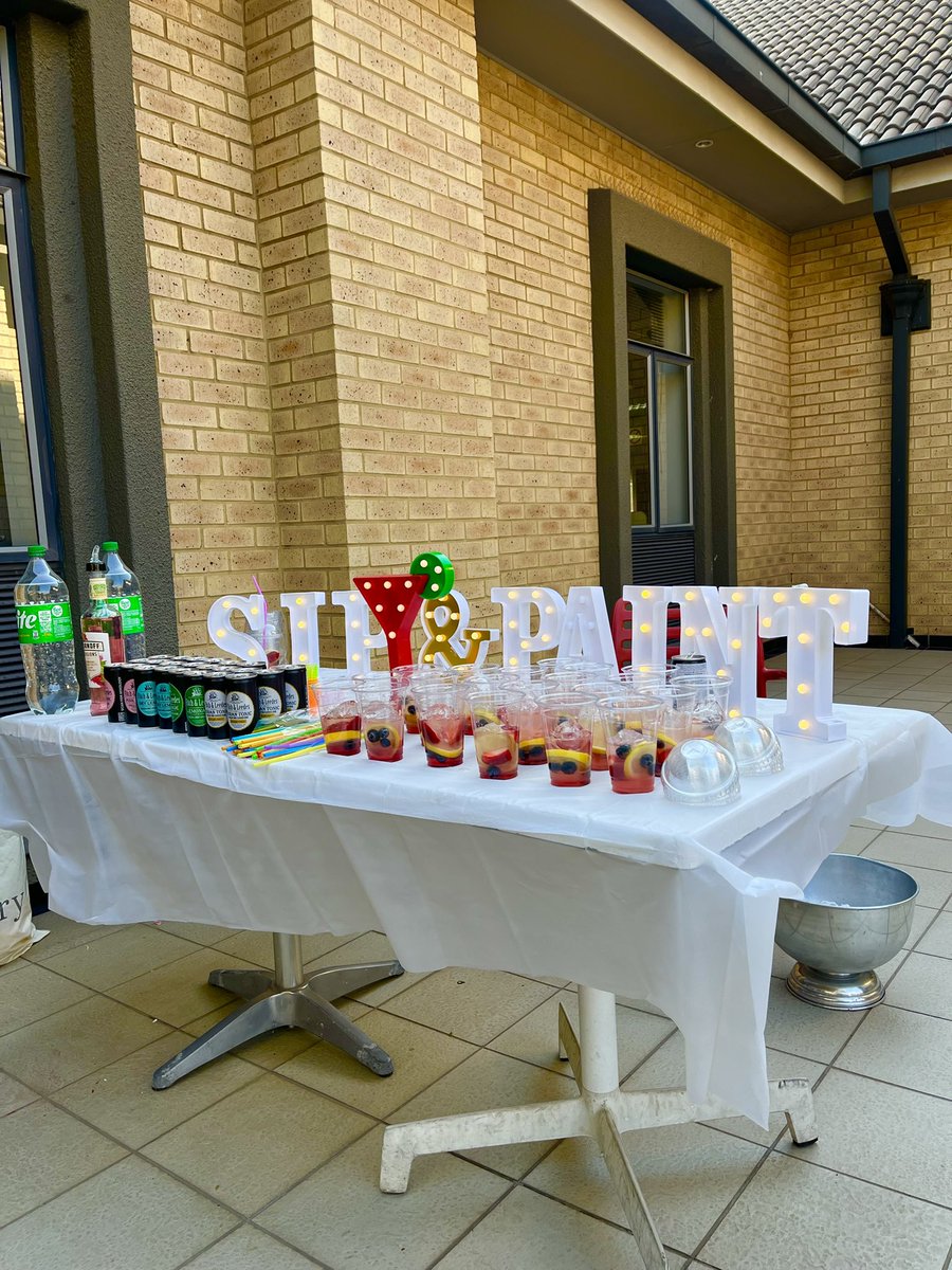 Maureen_Murai's tweet photo. Did a cute therapeutic session for MSL on Tuesday ❤️🥺 

A well deserved treat for team, you could do something like this for your employees or with your friends &amp; family as well… give us a call on 064 294 5183 🖌️🎨

#MuraiEvents #GirlTalkZA https://t.co/7NhsquUzIV