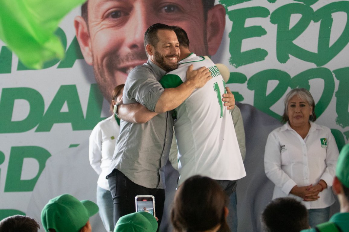 ChrisGonzalezN's tweet photo. Es claro que Gerardo es la mejor opción para gobernar León, en cada lugar que visitó, en cada charle o debate, siempre convenció. 
De ti depende que logremos alcanzar la alternancia que tanta falta le hace a nuestro querido León. 
Vota por Gerardo, #VotaVerde. https://t.co/9Jg1icCaOj