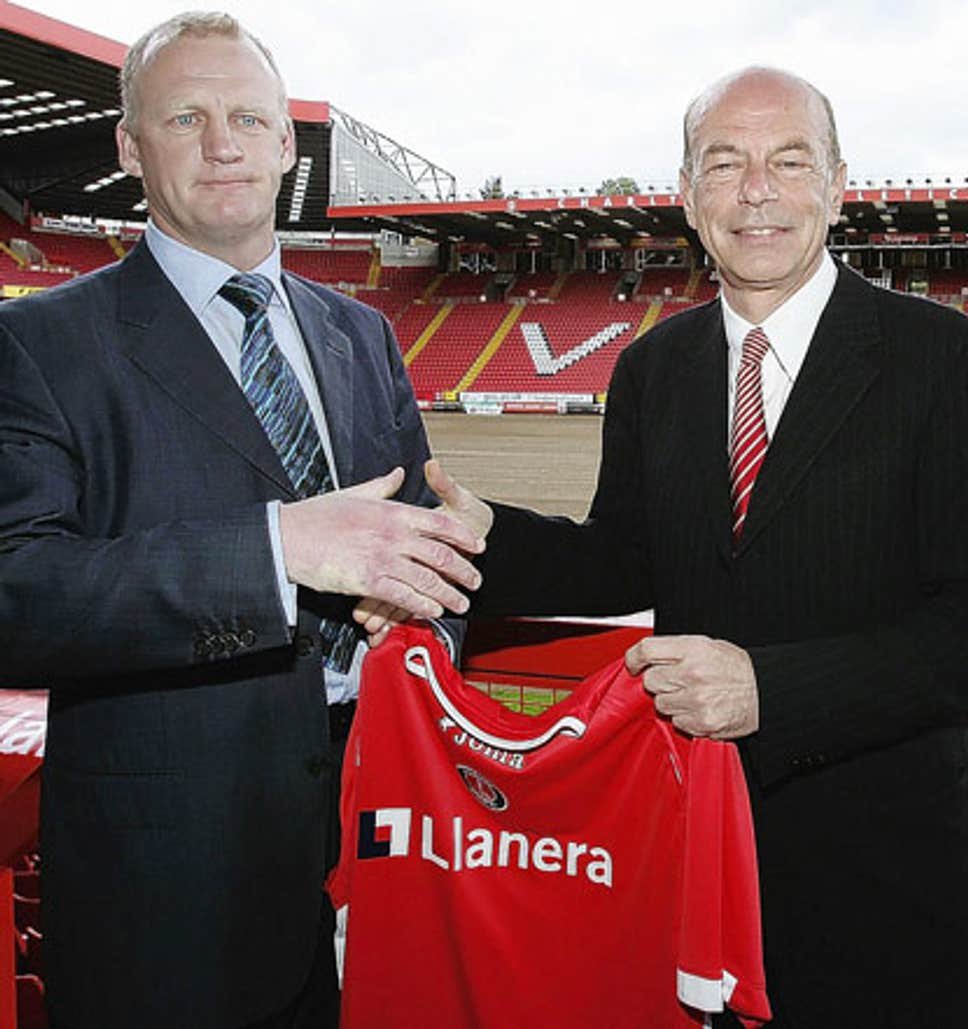 CafcFacts's tweet image. 30/5/2006 Charlton Athletic have unveiled former Crystal Palace boss, Iain Dowie as new manager at the Valley. #cafc