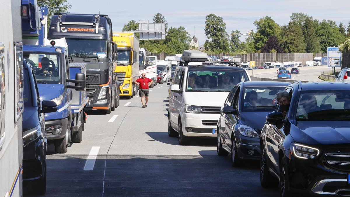 Stau vor Fronleichnam: Der Horror-Mai auf der A10 hatte es in sich krone.at/3396273