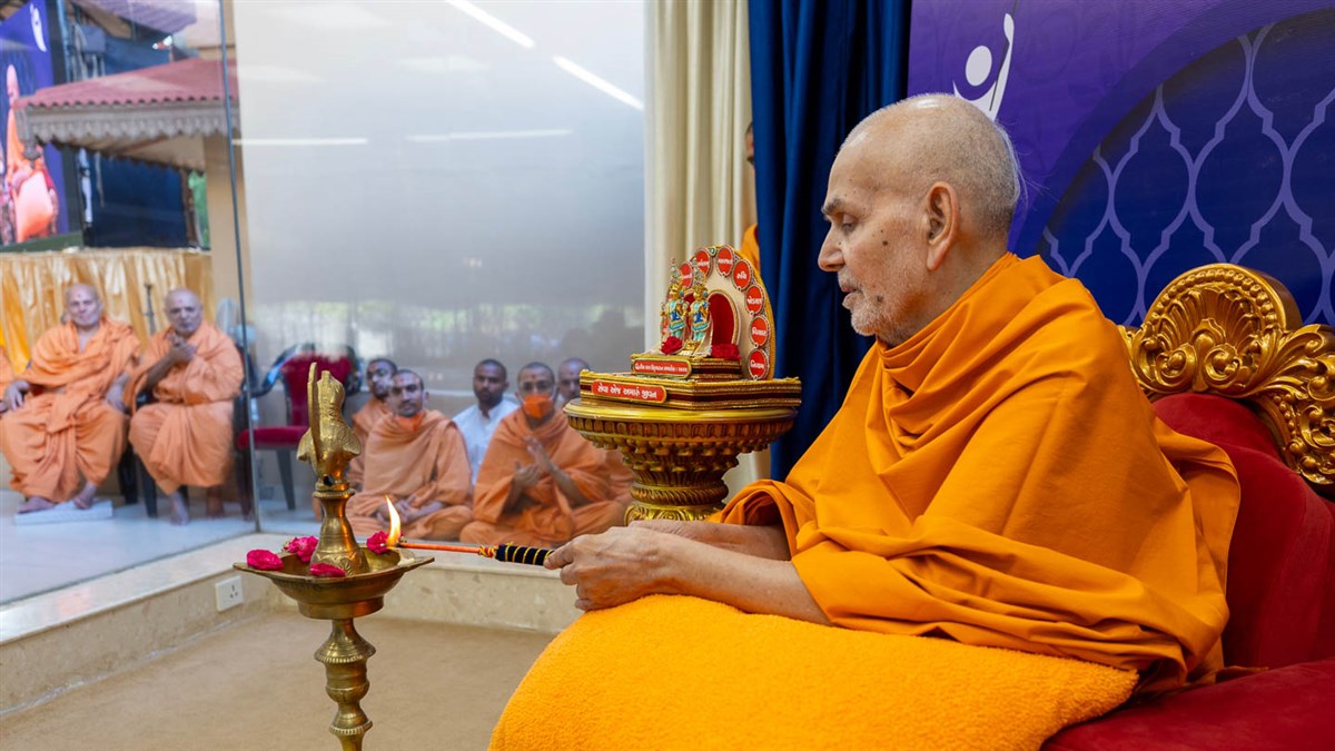 HH Mahant Swami Maharaj's Vicharan: 29 May 2024, Sarangpur, India gfrc6.app.goo.gl/wM3S