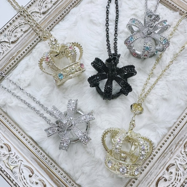 王冠 ネックレス大変大人気です👑✨残りわずかのカラーもご