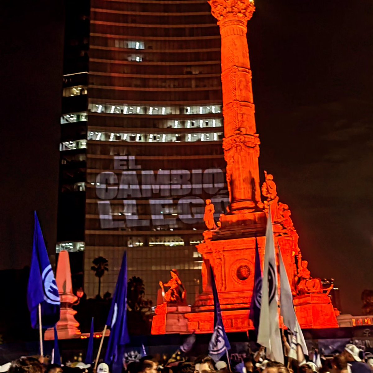 ViKiiE's tweet image. Gran cierre de campaña de nuestro próximo jefe de gobierno @STaboadaMx, sin duda el cambio está por llegar en la CDMX. 👊🏻💙

#ElJefeTaboada
#ElCambioViene