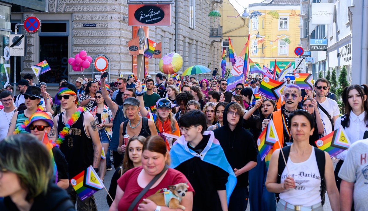 FPÖ sieht Anstand und Moral gefährdet: „Pride-Parade ist Zeichen der Dekadenz!“ krone.at/3395925