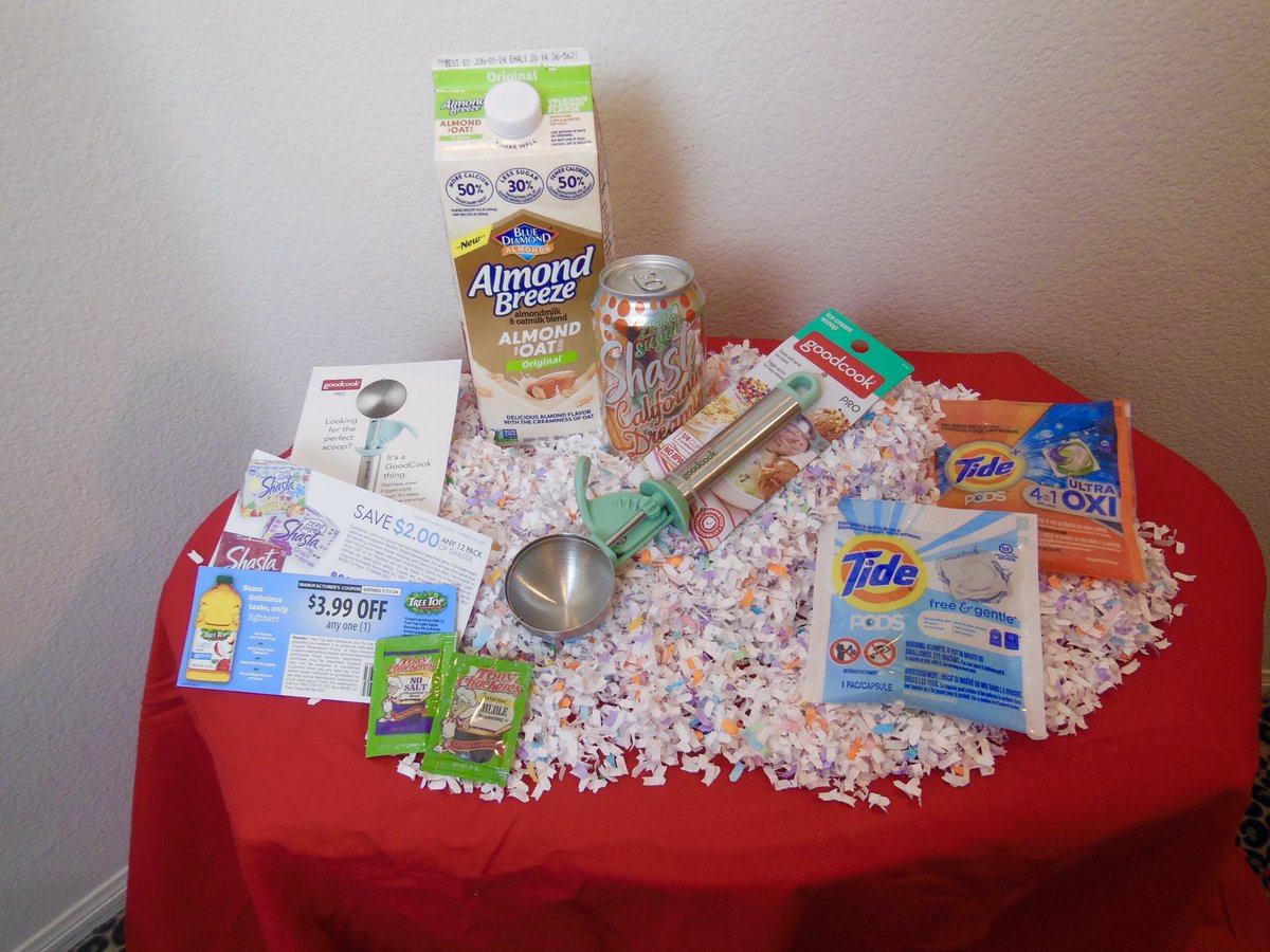 Queenie4ever's tweet photo. May box @tide #Gifted #ShastaZerosugar #Tonychacheres #SocialSampling #Treetopapplejuice #bluediamondalmondmilk #GoodCook #Tidepods https://t.co/TGGlQC1HMH