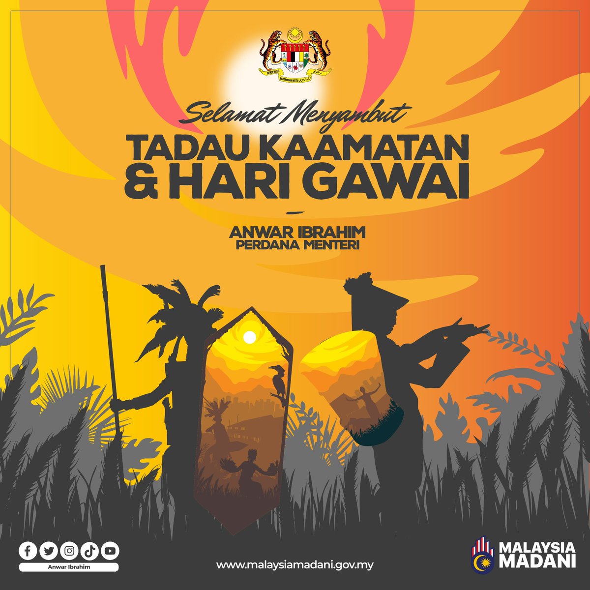 Selamat menyambut Pesta Kaamatan dan Hari Gawai kepada teman-teman di Sabah dan Sarawak. Kedua-dua perayaan ini mampu menjadi asas kepada semangat perpaduan dan kerukunan buat seluruh rakyat Malaysia meski berlainan etnik, ras atau kaum. Semoga sambutan ini juga menyemarakkan