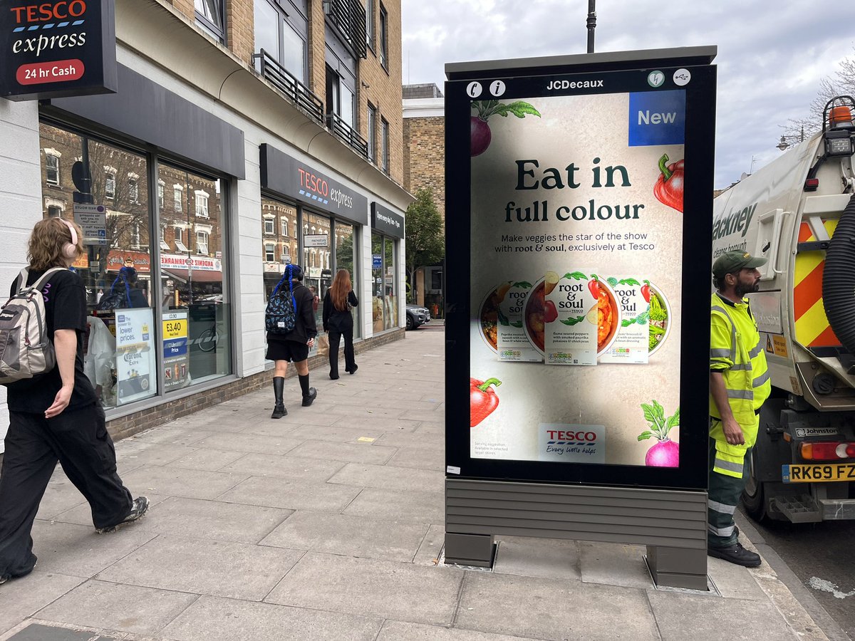 How has London government, national government, @ofcom and @PINSgov allowed the advertising companies to buy up telecoms licenses and plant these on our high streets. @Meg_HillierMP @carowoodley @MayorofLondon s
@SadiqKhan