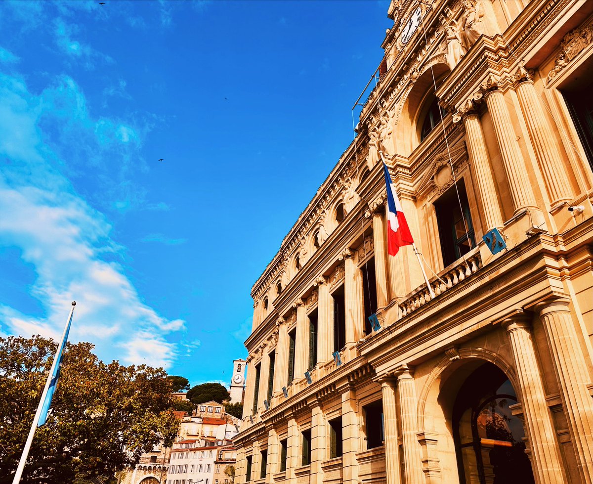 davidlisnard's tweet image. En #MairiedeCannes après une tournée de vérification des rues, avoir conduit mon fils au collège et le traitement des urgences. Je serai ce matin à l’école de La Frayère avec @MartinAlex06 pour le Parlement des enfants. Lutte pour le #civisme