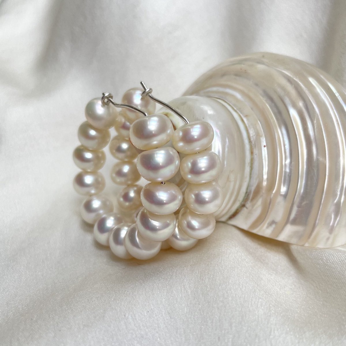 I absolutely love the lustre of these stunning pearls. 

naimapearls.etsy.com/listing/173762…

#pearlearrings #statementearrings #handmade #streetstyle