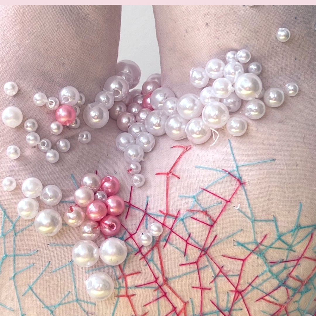 Small soft textile sculpture presented on a traditional sculpture stand. Working title: Clawed 🦀  #fabric #beads #stitch 
#SoftSculpture
#SmallSculpture
#TextileArt
#FiberArt
#MiniSculpture
#ContemporaryFiber
#womenart 
#ContemporaryArt
#womenartists