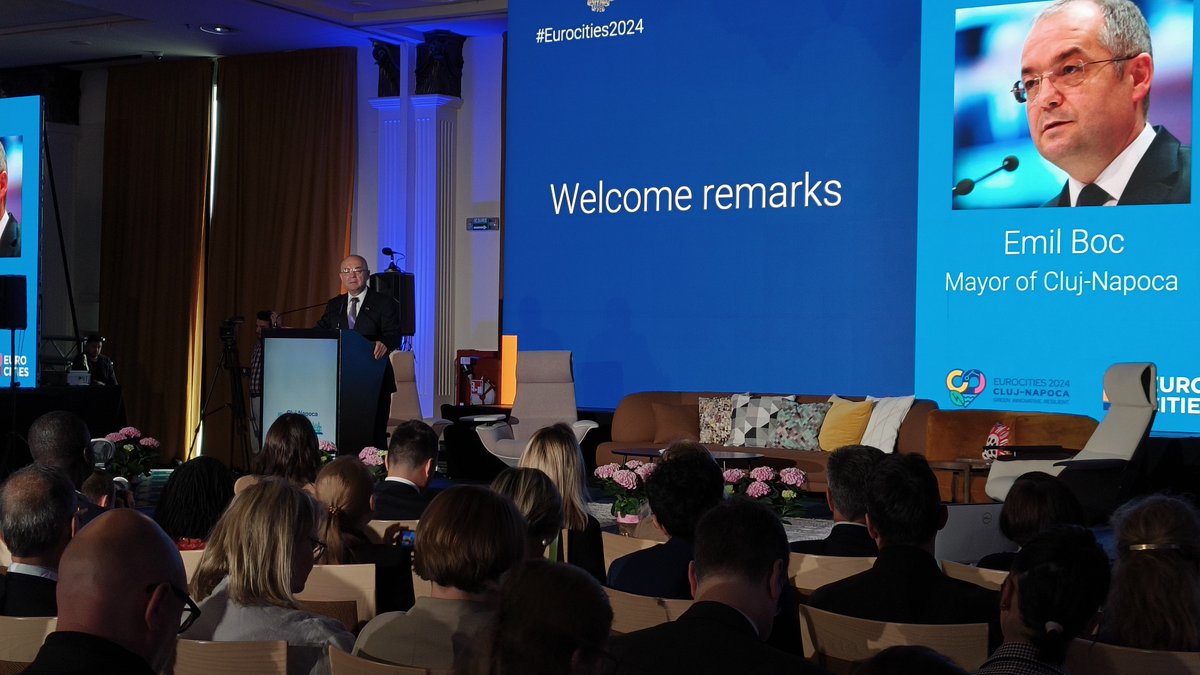 EUROCITIES's tweet photo. Mayor @Emil_Boc opens the #Eurocities2024 annual conference stressing the importance of peace and a united Europe.

The future of Europe resides in cities. We are the heart of the European Union!

#GetClujedIn 🏙️💙 https://t.co/25j77XhdXp