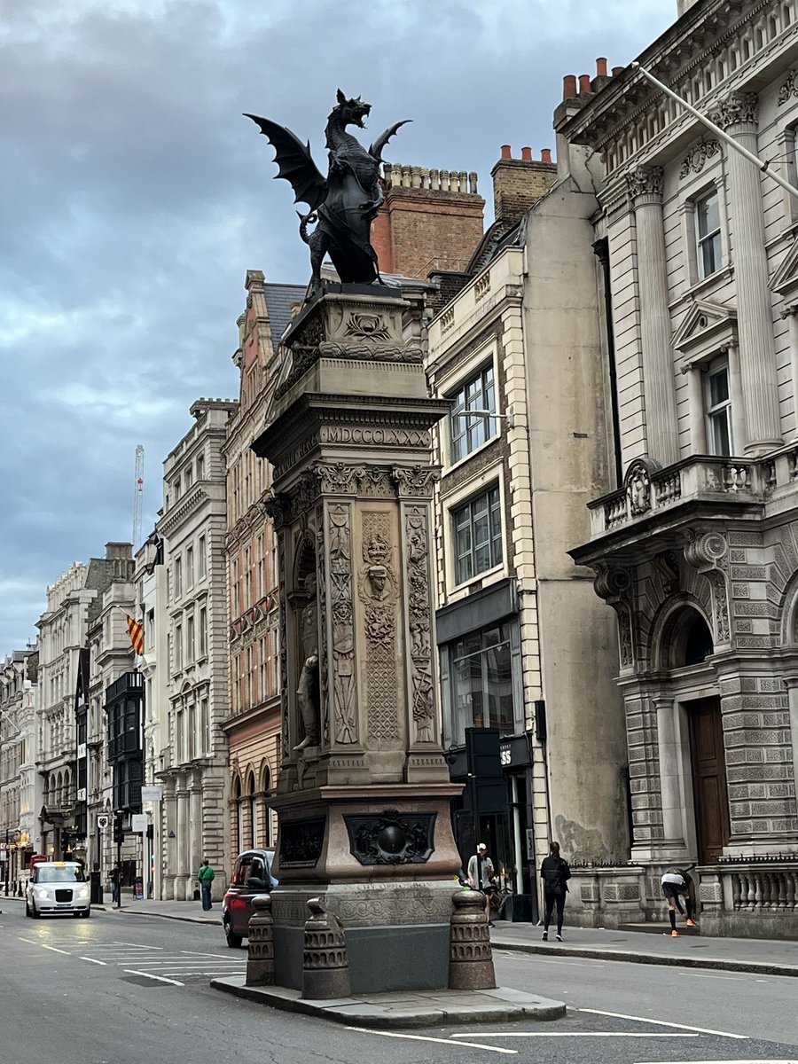 Lovely day in London yesterday at client meetings - so pretty to walk thru the City after work … AND I got to catch up with my friend @kerryritz … AND I found out that he knows @MartinRSpiller … it really is a #smallgeekworld