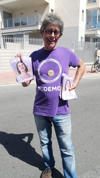 Pidiendo el voto en el mercadillo de La Mata, Torrevieja. Por la justicia social, la paz y la transformación. #VotaPodemos
