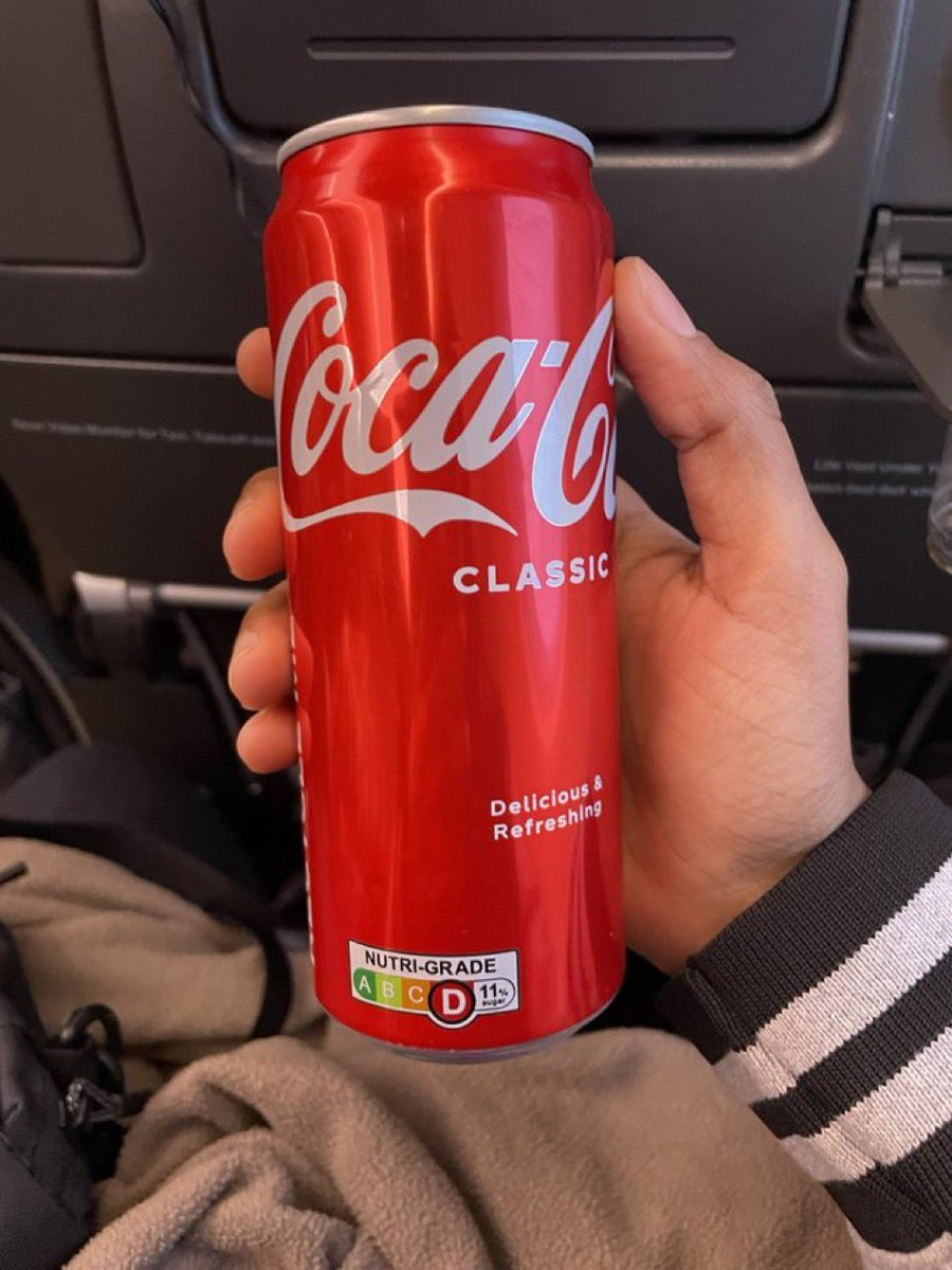 While @fssaiindia keeps evaluating on how to identify unhealthy/junk foods, Singapore has already implemented it. Where there is a will, there is a way “Singapore labels its drinks with a grade. Healthy being A and unhealthy being D. Coke has 11% of our daily sugar intake”