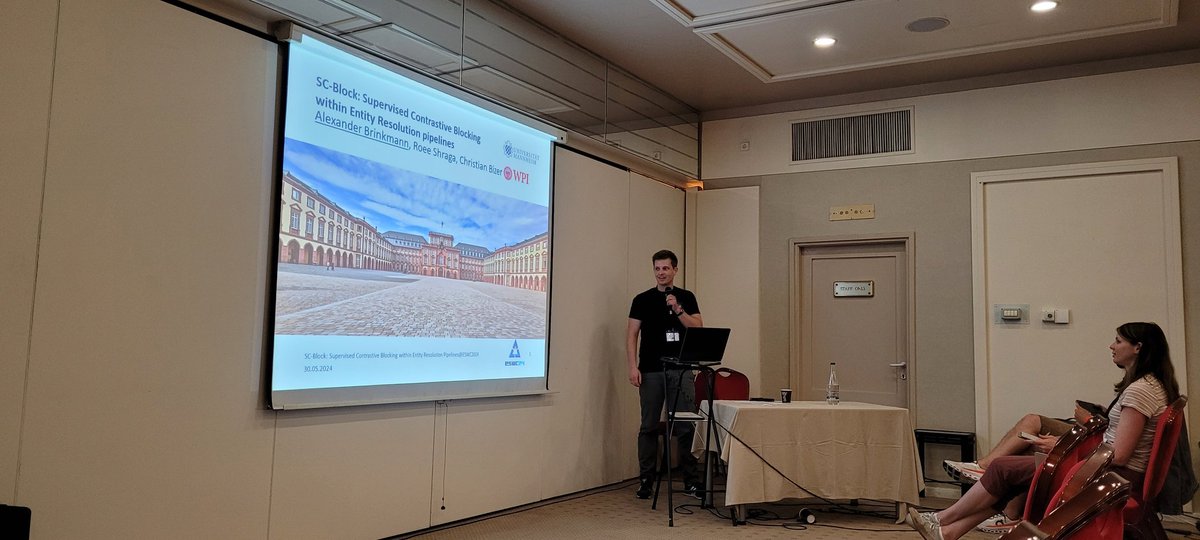 Alexander Brinkmann from <a href="/dwsunima/">Data and Web Science Group</a> presenting his work on specified contrastive blocking for #entityresolution - nominee for best paper 🥳 #eswc2024