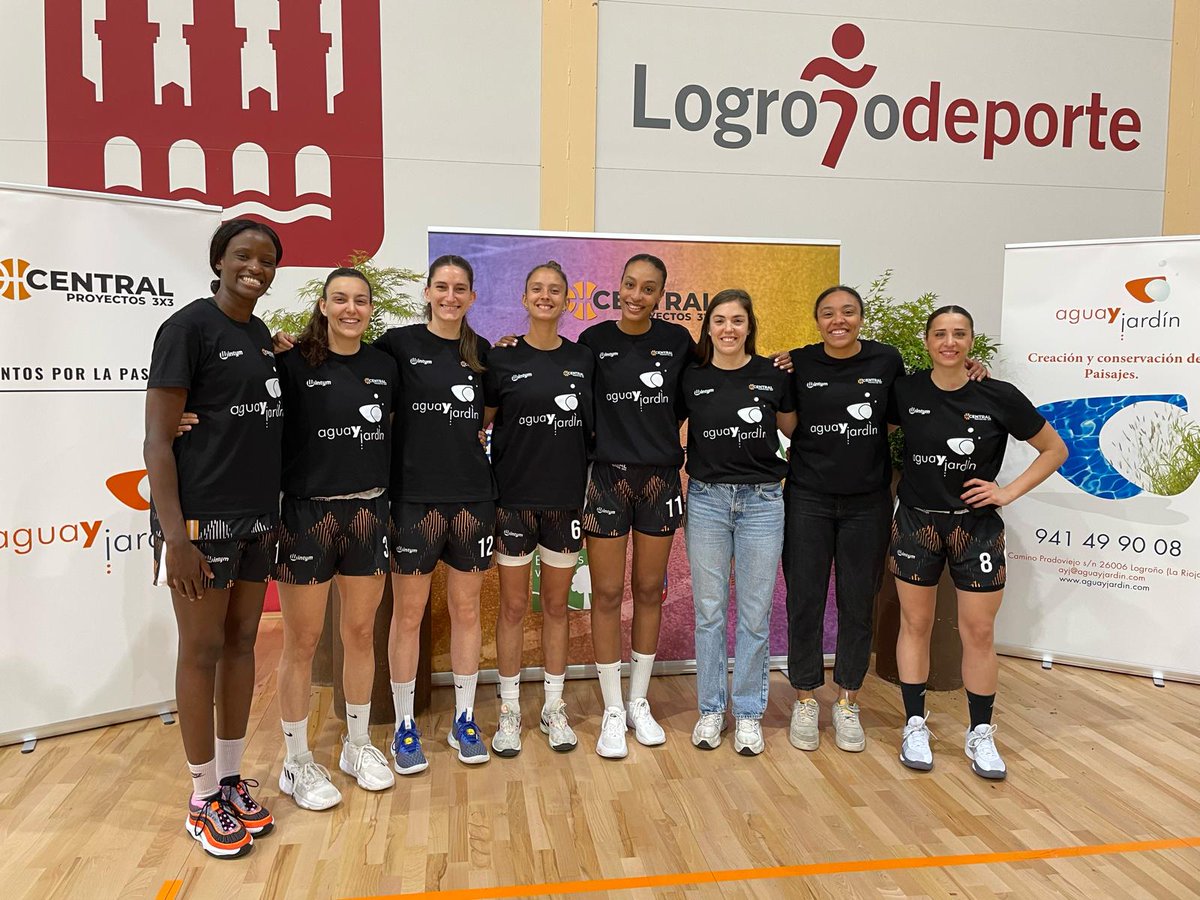 Presentación oficial del equipo Agua y Jardín 3x3. Durante la temporada el equipo participará en un calendario repleto de torneos. En la presentación se dieron los nombres de las jugadoras con las capitanas Paula Estebas y Helena Oma a la cabeza. #lariojadeporte #deporte #larioja