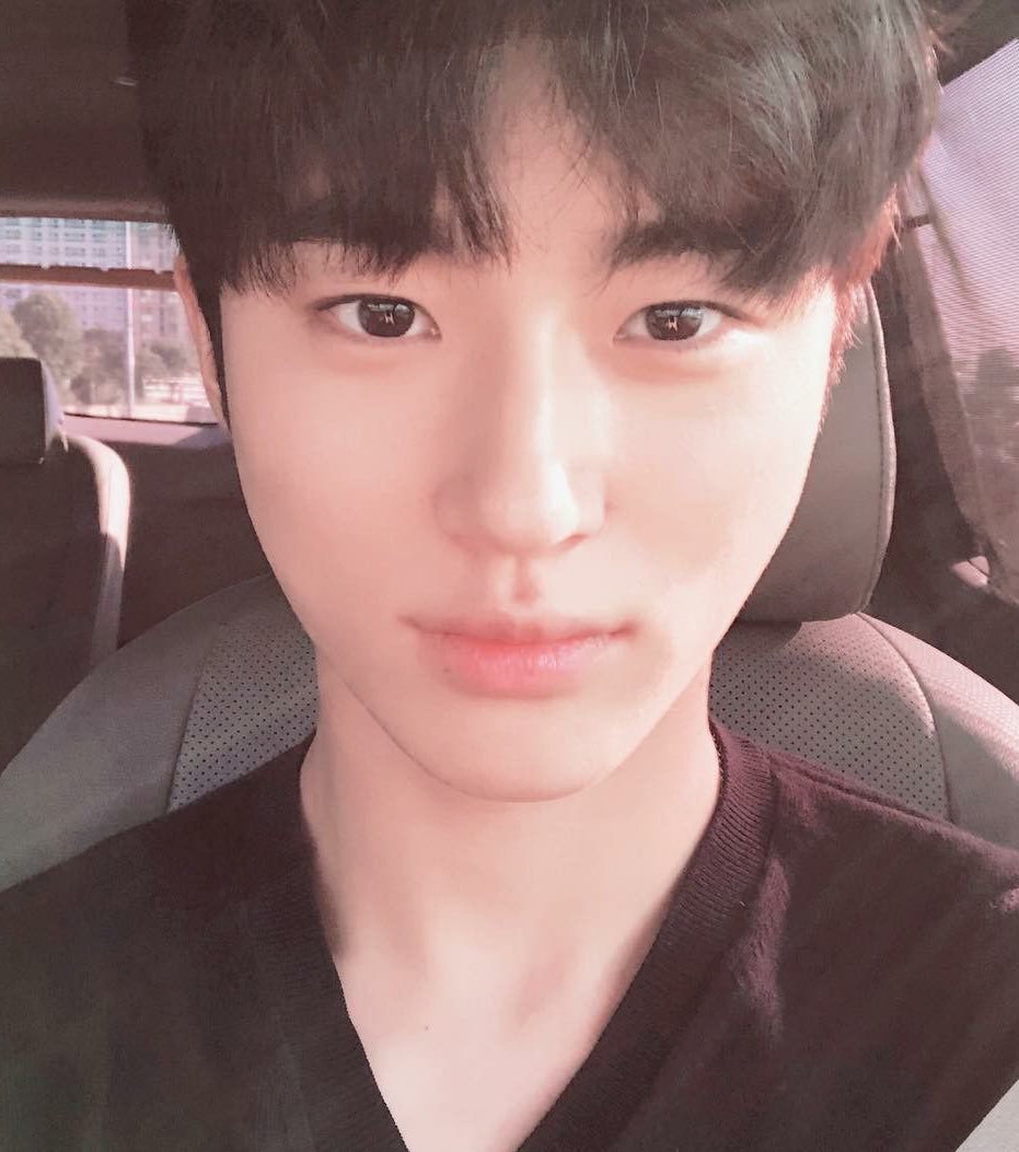 _meongwoo's tweet photo. 변우석 이 사진 겁나 풋풋해..
사진에서 섬유유연제 향기가 남 https://t.co/XP32HdNb9F