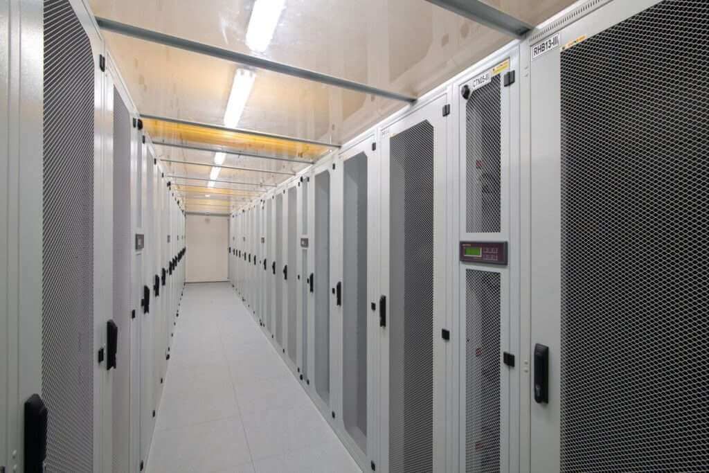 bymxnap's tweet image. Understanding Colocation: A Strategic Approach to Hosting In the digital age, where data reigns supreme, the concept of colocation has emerged as a critical c buff.ly/3yDhMDg #mxNAP #SmartBlog #Hosting