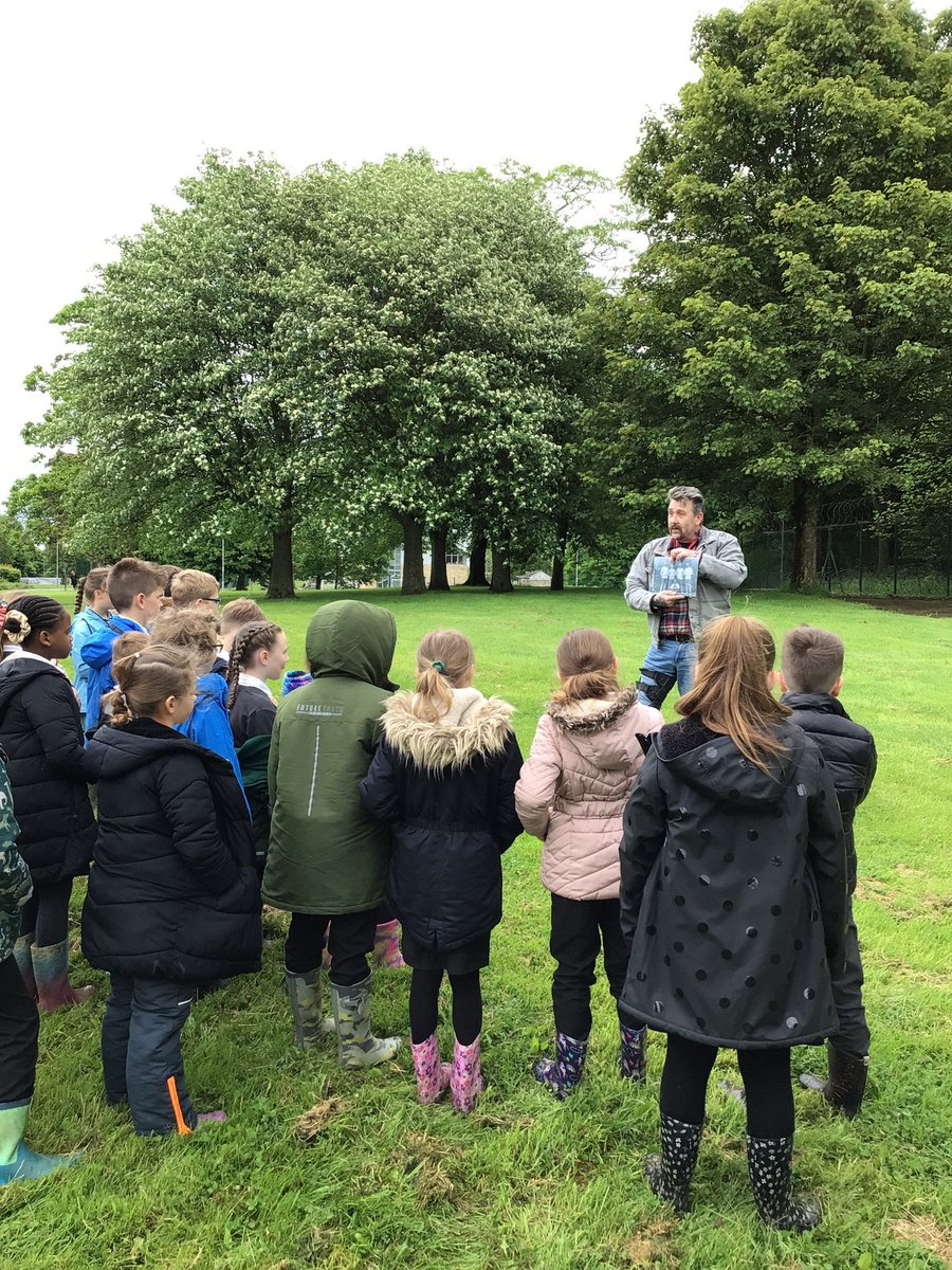 𝗖𝗮𝘁𝘁𝗲𝗿𝗶𝗰𝗸 𝗛𝗶𝘀𝘁𝗼𝗿𝗶𝗰𝗮𝗹 𝗔𝗿𝗰𝗵𝗶𝘃𝗲 have been supporting @CambraiSchool explore local history! After an whole school assembly Years 3 & 4 embarked on outside-the-classroom local #history & #heritage walks along the old #Catterick railway line. #localhistory 🌟